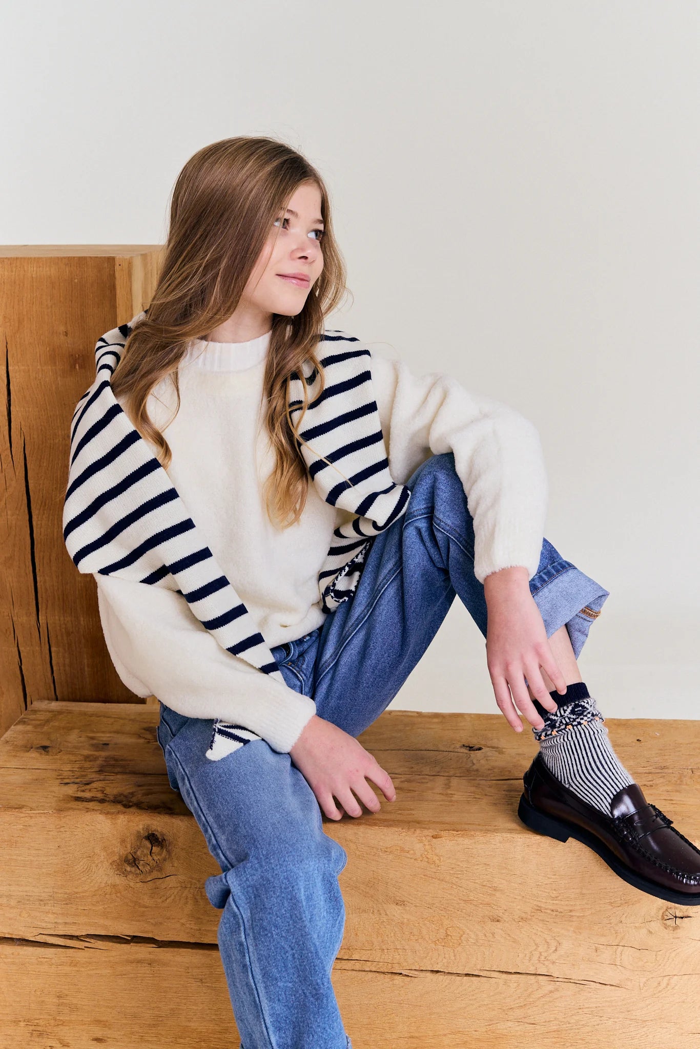 AO76 BETTY C NECK