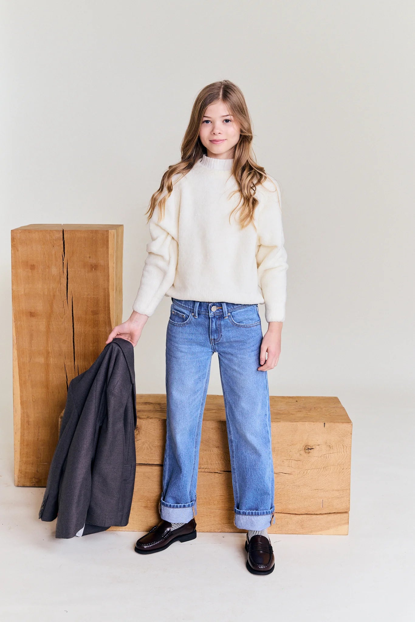 AO76 BETTY C NECK