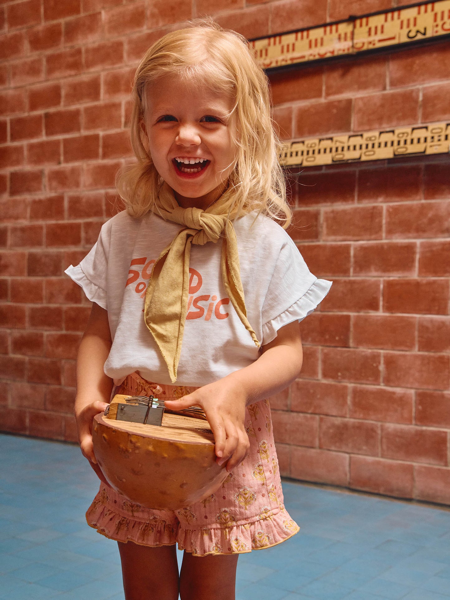 LARANJINHA FLORAL PRINT PULL UP SHORTS