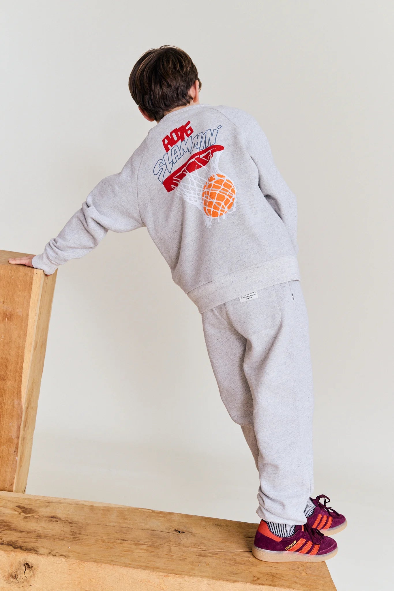 AO76 MOON SWEATER SLAMMIN